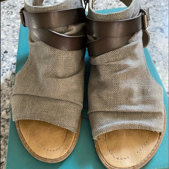 Blowfish Shoes - BLOWFISH “Balla” soft gray Rancher canvas/distressed sandal with leather detail